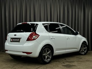 2011 Kia Ceed I Рестайлинг, белый, 639900 рублей, вид 2