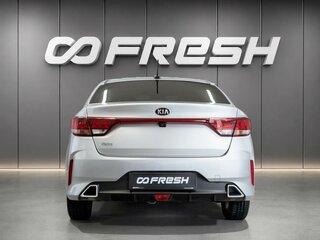 2020 Kia Rio IV Рестайлинг, серебристый, 1560000 рублей, вид 4