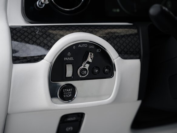2026 Rolls-Royce Ghost Black Badge II Рестайлинг (Series II), серый, 58900000 рублей - вид 16