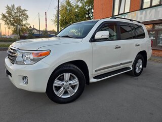 2015 Toyota Land Cruiser 200 Series Рестайлинг 1, белый, 4950000 рублей, вид 3