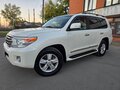2015 Toyota Land Cruiser 200 Series Рестайлинг 1, белый - вид 2