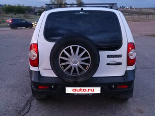 2017 Chevrolet Niva I Рестайлинг, белый, 700000 рублей, вид 4