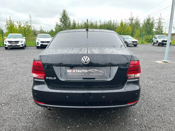 2017 Volkswagen Polo V Рестайлинг, чёрный, 1055900 рублей - вид 3