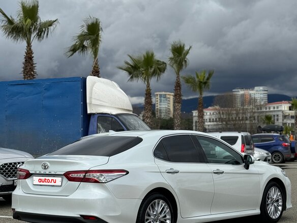 2020 Toyota Camry VIII (XV70), белый, 2999999 рублей - вид 3