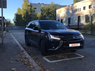 2020 Mitsubishi Outlander III Рестайлинг 3, чёрный, 2600000 рублей, вид 2
