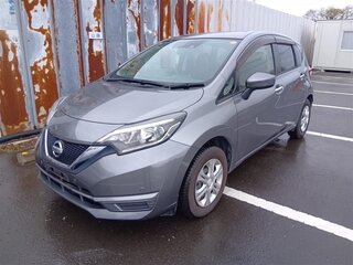 2020 Nissan Note II Рестайлинг, серебристый, 700000 рублей, вид 2