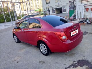 2014 Chevrolet Aveo II, красный, 295000 рублей, вид 4