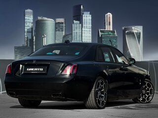 2025 Rolls-Royce Ghost Black Badge II Рестайлинг (Series II), чёрный, 43000000 рублей, вид 4