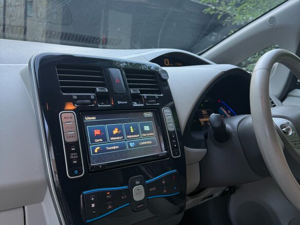 2012 Nissan Leaf (EM61) I (ZE0/AZE0), белый, 950000 рублей - вид 14
