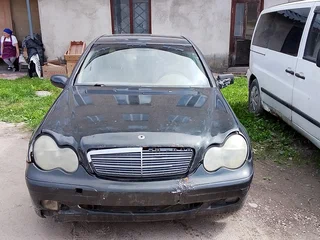 2001 Mercedes-Benz C-Класс 200 II (W203), чёрный, 180000 рублей, вид 1