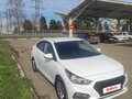 2019 Hyundai Solaris II, белый, 1550000 рублей - вид 2
