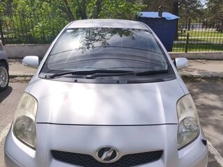 2010 Toyota Vitz II (XP90), серый, 650000 рублей, вид 1