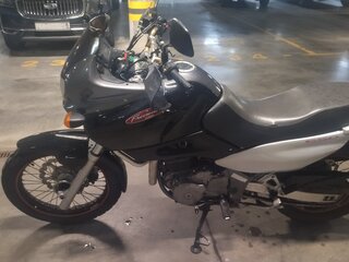 Suzuki XF 650 Freewind