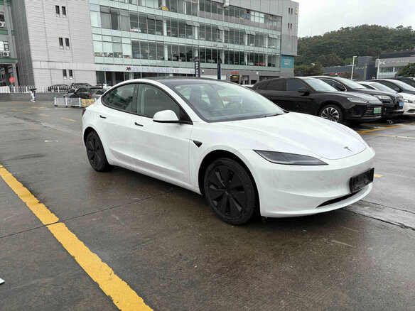 2025 Tesla Model 3 I Рестайлинг, белый, 4980000 рублей - вид 1
