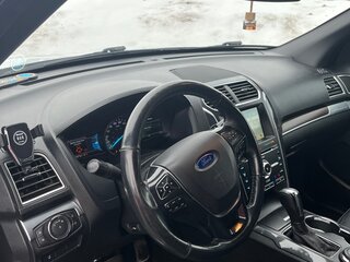 2017 Ford Explorer V Рестайлинг, белый, 2650000 рублей, вид 3