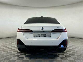 2024 BMW 5 серии 520i VIII (G60/G61/G68), белый, 7699000 рублей, вид 5