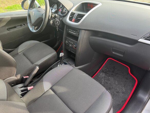 2009 Peugeot 207 I Рестайлинг, серебристый, 500000 рублей - вид 4