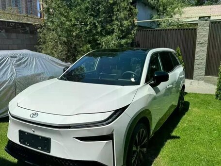 2025 Toyota bZ3X 58.3 kWh, белый, 2930000 рублей, вид 3