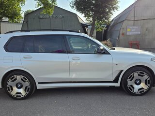 2022 BMW X7 40i I (G07), белый, 8000000 рублей, вид 5