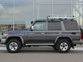 2022 Toyota Land Cruiser 76 70 Series Рестайлинг 1, серый, 7390000 рублей, вид 2
