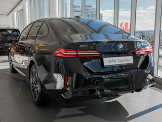 2025 BMW 5 серии 530i xDrive VIII (G60/G61/G68), чёрный, 8295000 рублей, вид 5