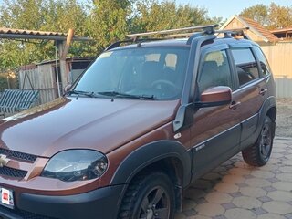 2018 Chevrolet Niva I Рестайлинг, коричневый, 750000 рублей, вид 1