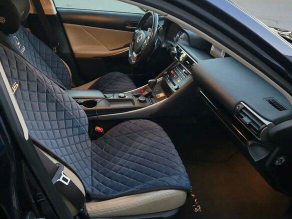 2018 Lexus IS 300h III Рестайлинг, синий, 2680000 рублей - вид 3