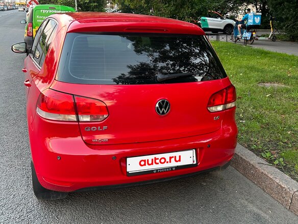 2009 Volkswagen Golf VI, красный, 730000 рублей - вид 12