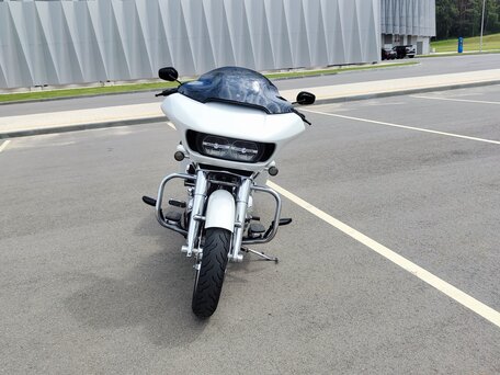 2017 Harley-Davidson Road Glide, белый, 1783001 рублей, вид 3
