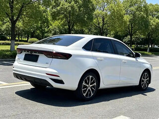 2022 Geely Emgrand II, серебристый, 930000 рублей, вид 4