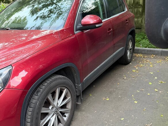 2011 Volkswagen Tiguan I Рестайлинг, красный, 1050000 рублей - вид 3