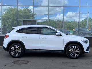2020 Mercedes-Benz GLA 250 II (H247), белый, 2979000 рублей, вид 4