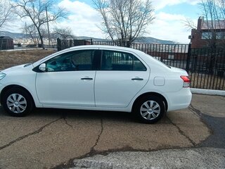 2008 Toyota Belta I, белый, 695000 рублей, вид 3