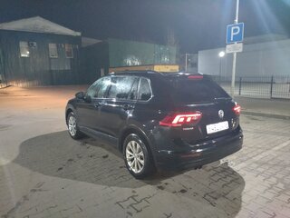 2017 Volkswagen Tiguan II, чёрный, 1500000 рублей, вид 4