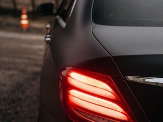 2020 Mercedes-Benz E-Класс 200 V (W213, S213, C238), чёрный, 3000000 рублей, вид 5