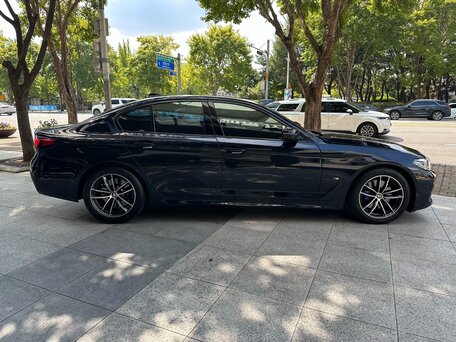 2023 BMW 5 серии 520i VII (G30/G31/G38) Рестайлинг, чёрный, 4600000 рублей, вид 5