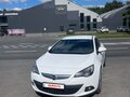 2013 Opel Astra GTC J Рестайлинг, белый, 750000 рублей - вид 1