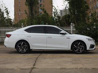 2022 Skoda Octavia IV (A8), белый, 2290800 рублей, вид 4