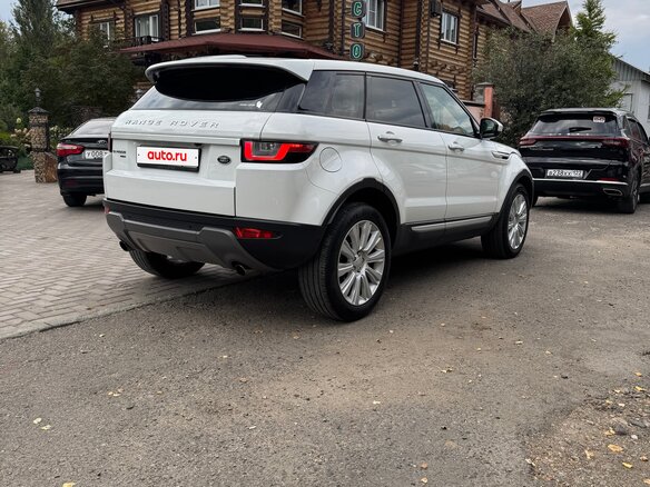 2018 Land Rover Range Rover Evoque I Рестайлинг, белый, 2800000 рублей - вид 2