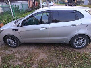 2016 Kia Rio III Рестайлинг, серебристый, 940000 рублей, вид 5