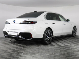 2025 BMW 7 серии 740i xDrive VII (G70), белый, 17150000 рублей, вид 5