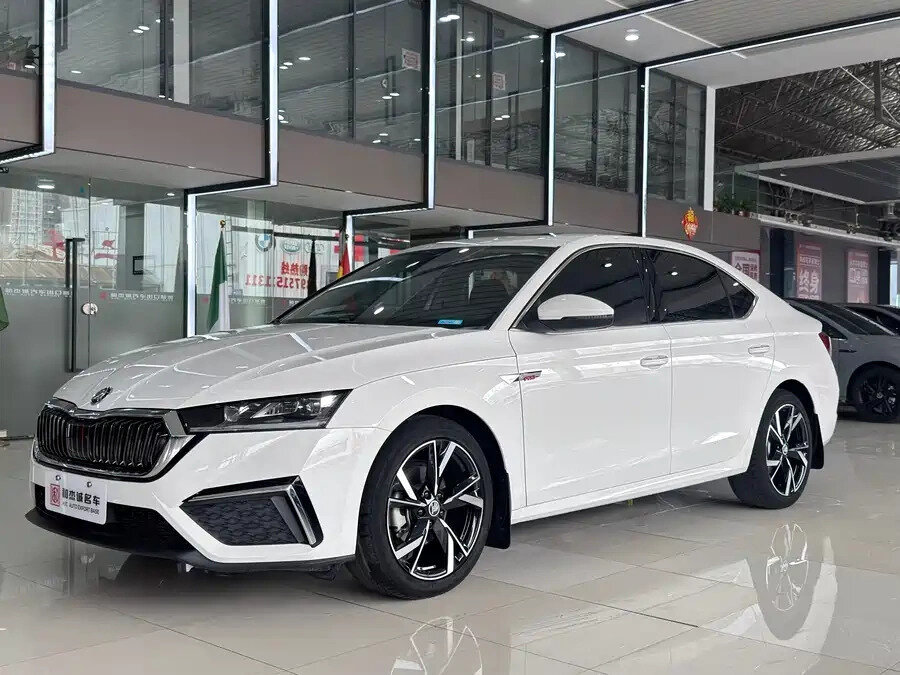 Открыть фотографии: Skoda Octavia IV (A8)