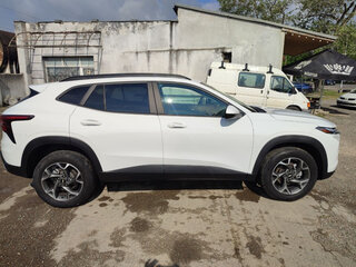 2023 Chevrolet Trax II, белый, 1500000 рублей, вид 4