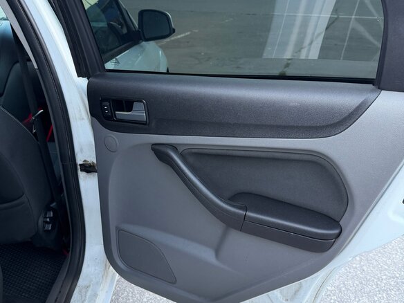 2011 Ford Focus II Рестайлинг, белый, 550000 рублей - вид 14