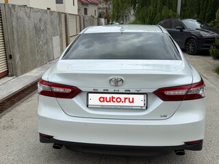 2021 Toyota Camry VIII (XV70) Рестайлинг, белый, 2800000 рублей, вид 3
