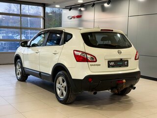 2011 Nissan Qashqai I Рестайлинг, белый, 915000 рублей, вид 4