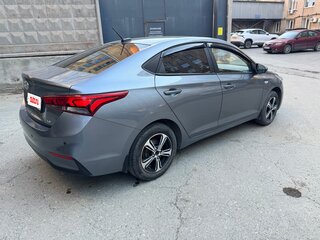 2017 Hyundai Solaris II, серый, 770000 рублей, вид 4