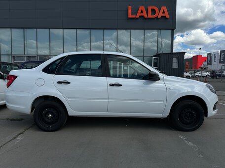 2026 Lada (ВАЗ) Granta I Рестайлинг, белый, 850000 рублей, вид 4