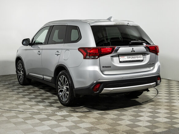 2017 Mitsubishi Outlander III Рестайлинг 2, серебристый, 1639700 рублей - вид 6