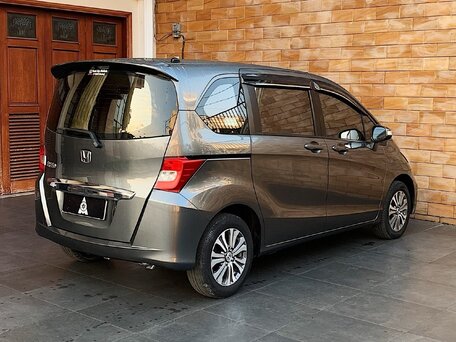 2014 Honda Freed I Рестайлинг, серый, 1090000 рублей, вид 4